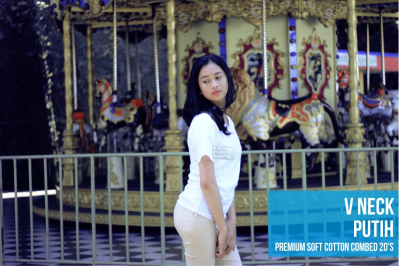 v neck putih